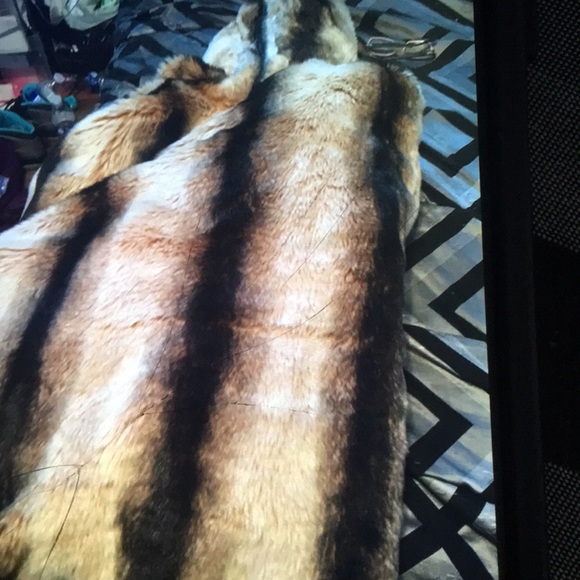 A/X faux fur & hat - Picture 5 of 6